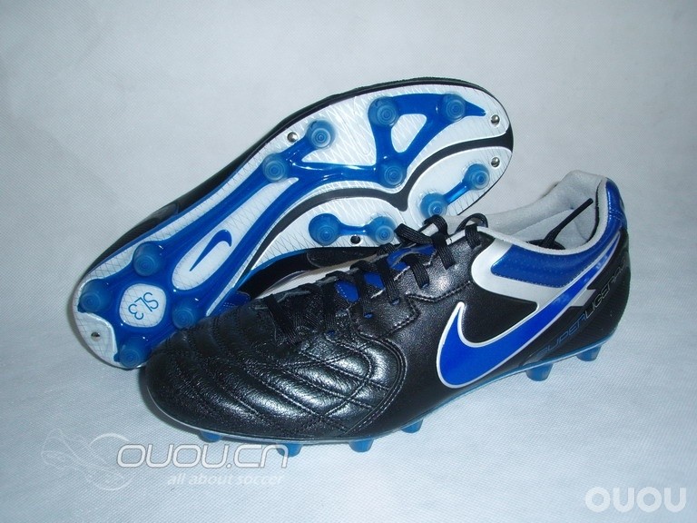 无意看到。真是猛鞋,猛店,猛价啊!!