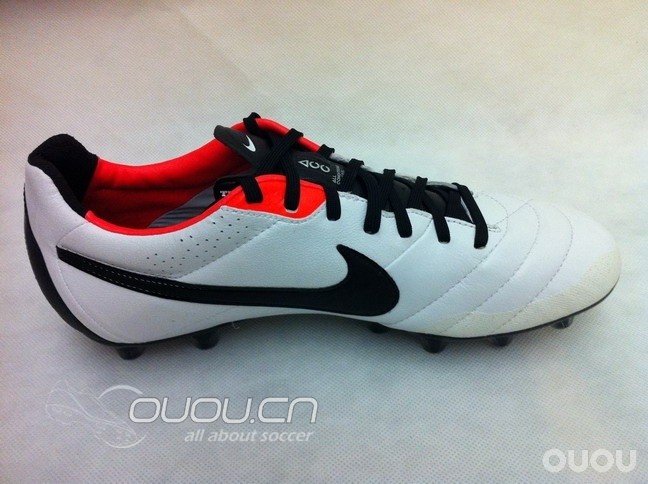 无意看到。真是猛鞋,猛店,猛价啊!!