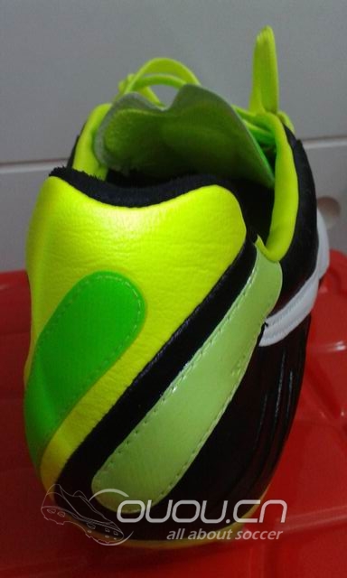 新配色NIKE TIEMPO LEGEND IV HG-E 被人喷卖萌了。。果断改标题