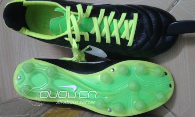 新配色NIKE TIEMPO LEGEND IV HG-E 被人喷卖萌了。。果断改标题