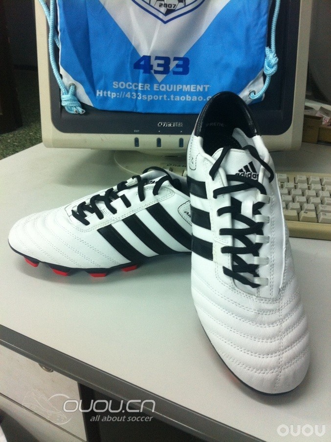 老鞋一双adidas adipure 3代,袋鼠皮!没忍住,不该啊。。。