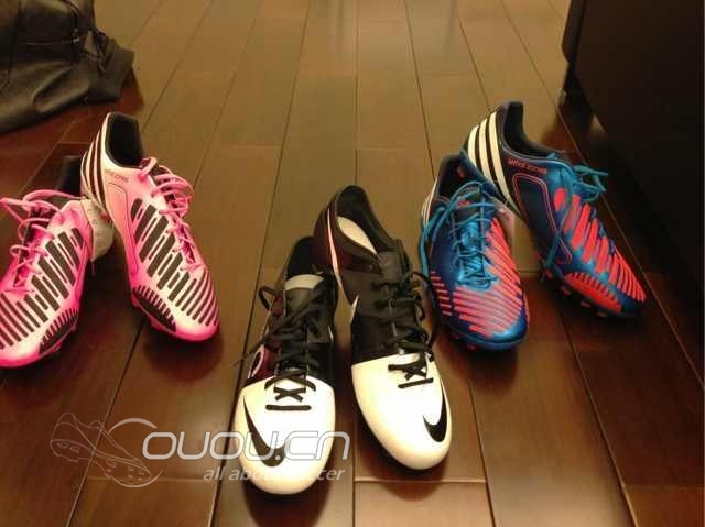 新人继续爆照,这次主角是猎鹰12首发配色顶级AG 同场有猎鹰6MANIA和GS做配角