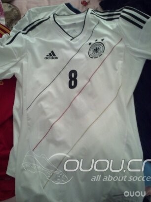 嘿嘿,新手混脸熟,近两年败的东西,都是原价货