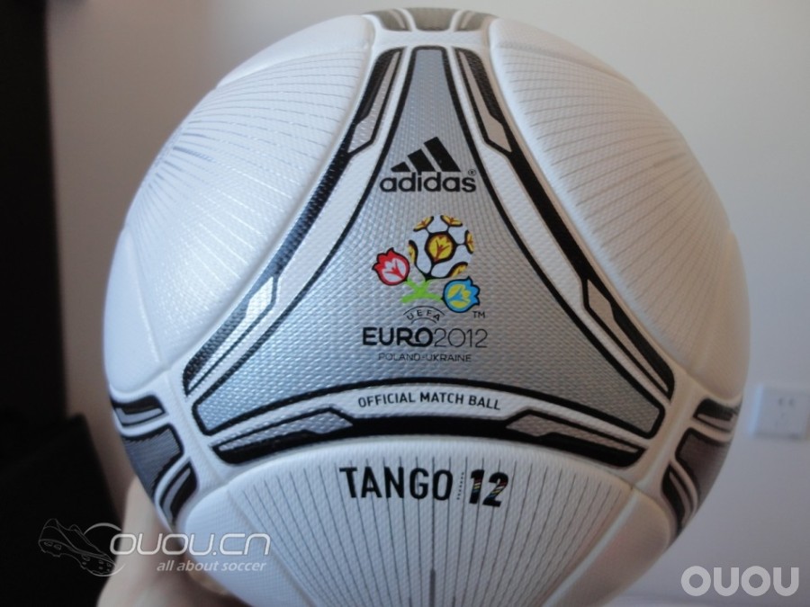 在商家新买的球到了 欧洲杯tango12 决赛版