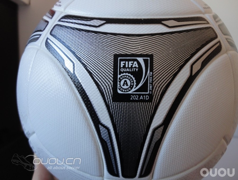 在商家新买的球到了 欧洲杯tango12 决赛版