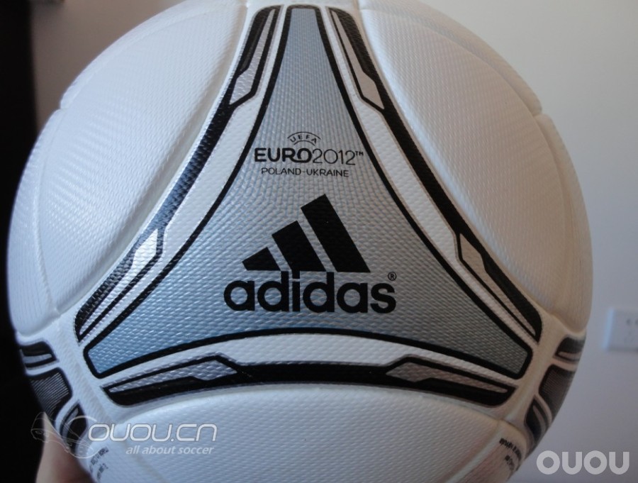 在商家新买的球到了 欧洲杯tango12 决赛版