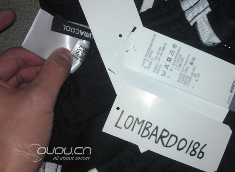 之前发帖阿迪收腿裤,小白菜。今天到货很高兴,正品