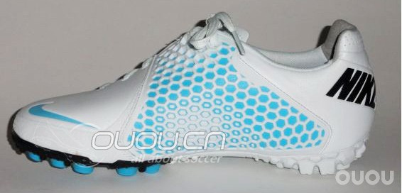 那位大神可以帮我找到这双鞋~!重赏!!!