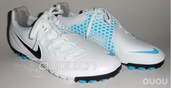 那位大神可以帮我找到这双鞋~!重赏!!!