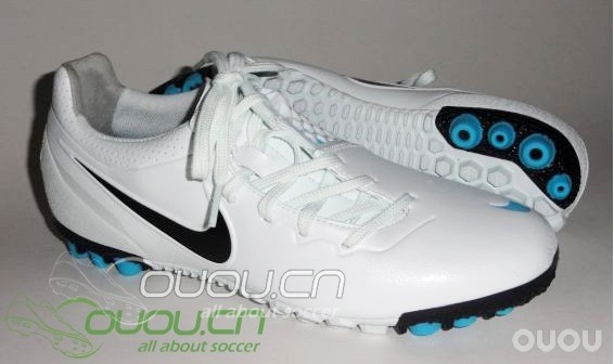 那位大神可以帮我找到这双鞋~!重赏!!!