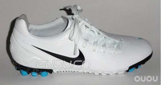 那位大神可以帮我找到这双鞋~!重赏!!!