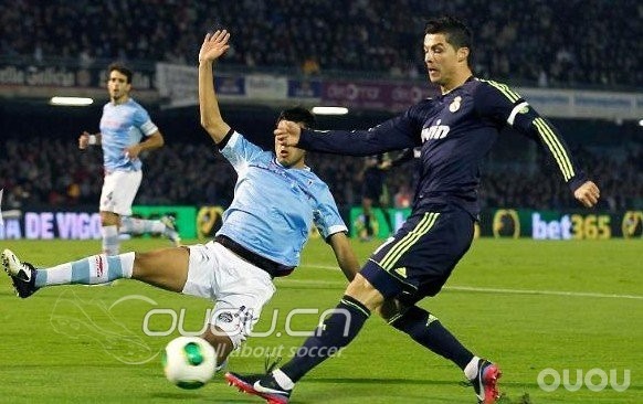 求高手解答 塞尔塔12号穿的是神马鞋??看着像360系列 求解答