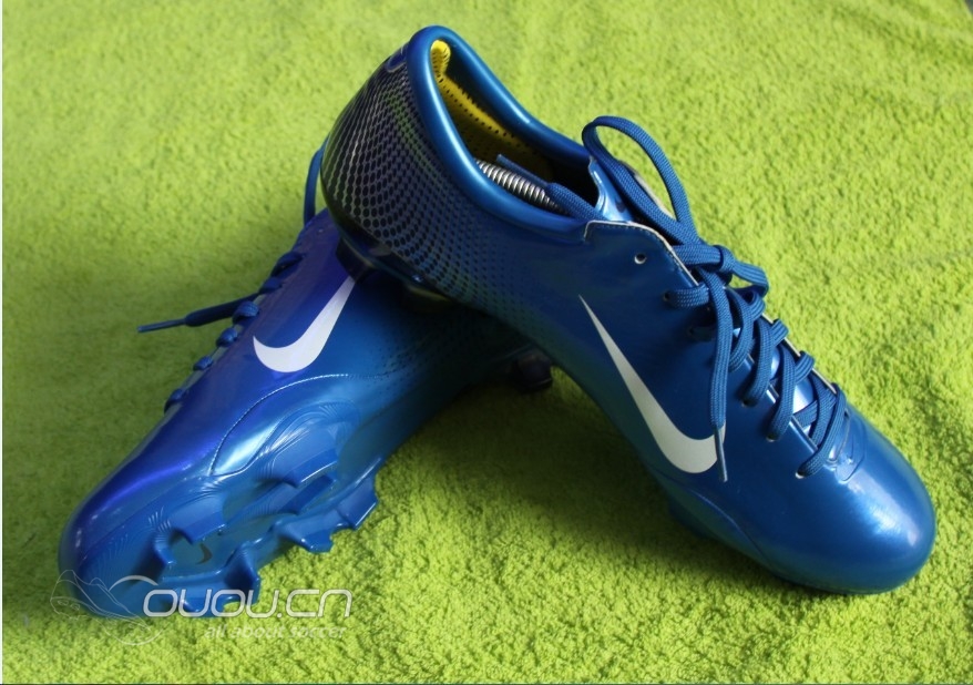 蓝白色足球鞋2双
