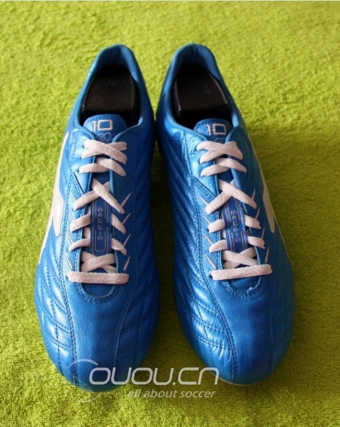 蓝白色足球鞋2双
