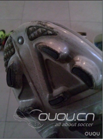 小清新与重口味(adidas F30 adizero III FG与Nike Mercurial Victory III HG)