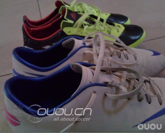 小清新与重口味(adidas F30 adizero III FG与Nike Mercurial Victory III HG)