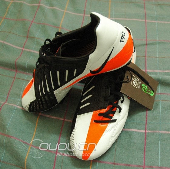 求耐克nikeT90 STRIKE IV AG 鉴定