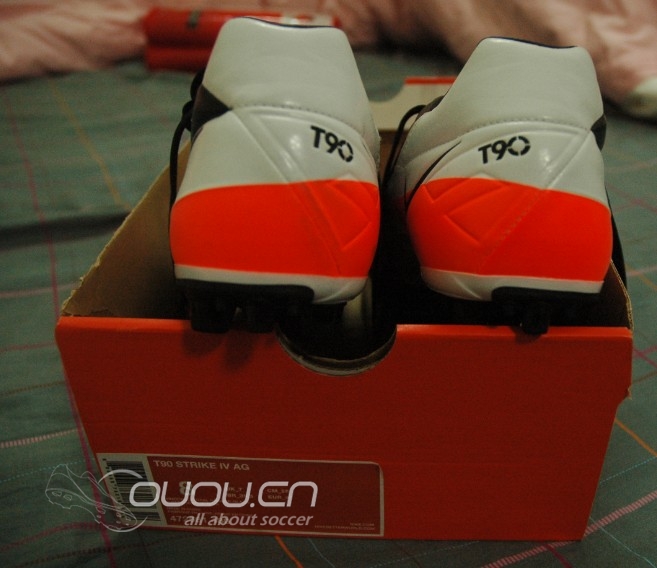 求耐克nikeT90 STRIKE IV AG 鉴定
