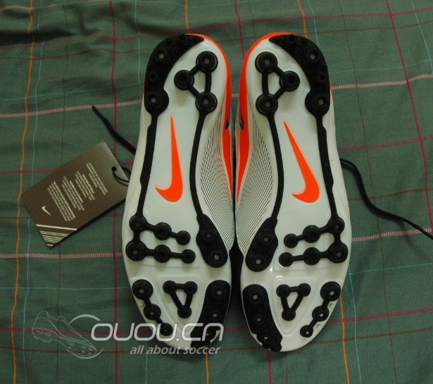 求耐克nikeT90 STRIKE IV AG 鉴定