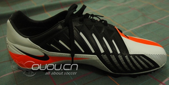求耐克nikeT90 STRIKE IV AG 鉴定