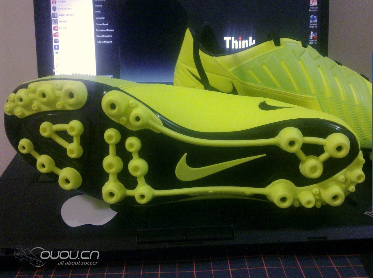 圣诞节那会预定的T90中端AG终于收到了。。