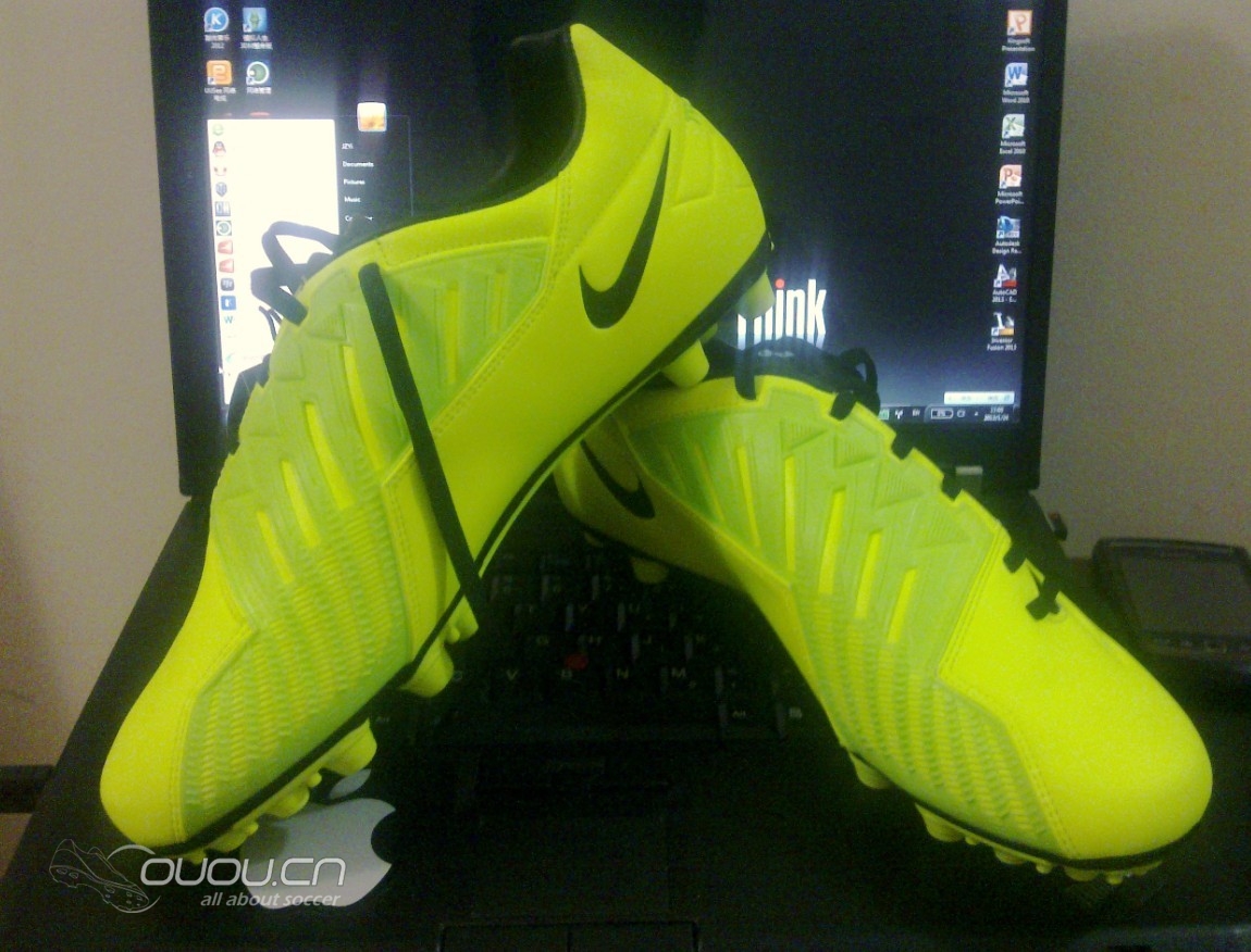 圣诞节那会预定的T90中端AG终于收到了。。