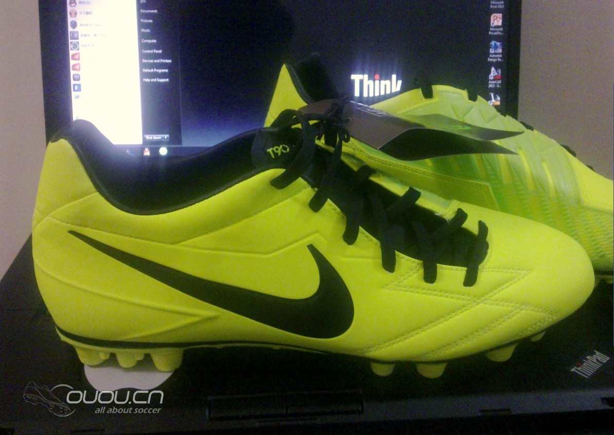 圣诞节那会预定的T90中端AG终于收到了。。