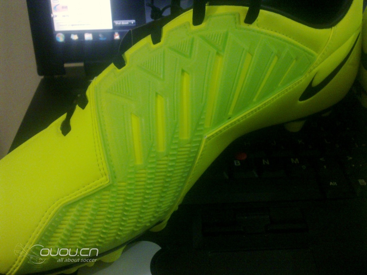 圣诞节那会预定的T90中端AG终于收到了。。