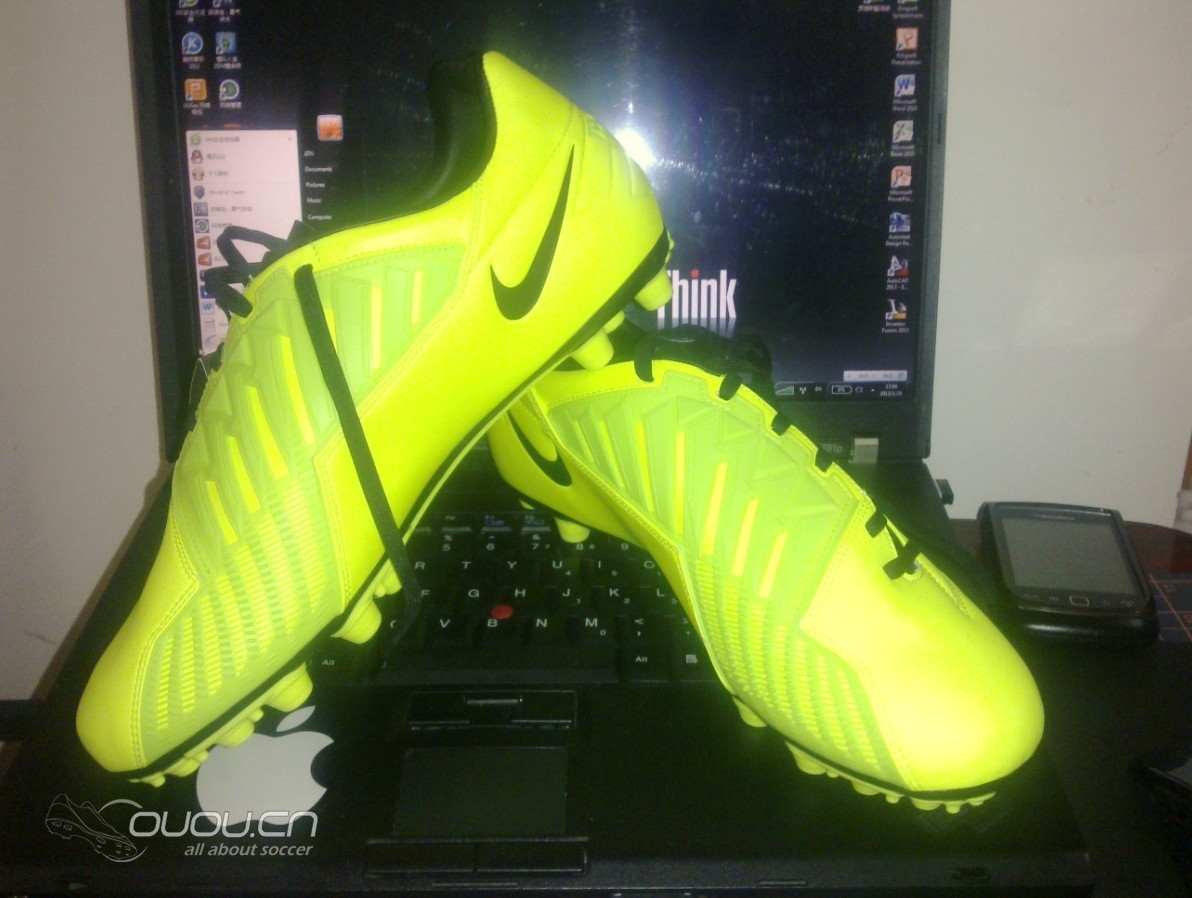 圣诞节那会预定的T90中端AG终于收到了。。