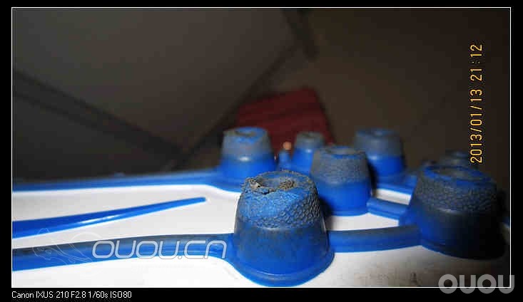 鞋钉折了一小块!