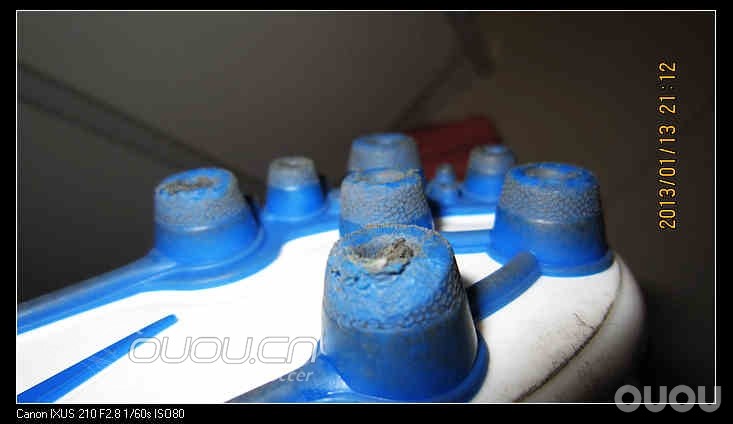 鞋钉折了一小块!