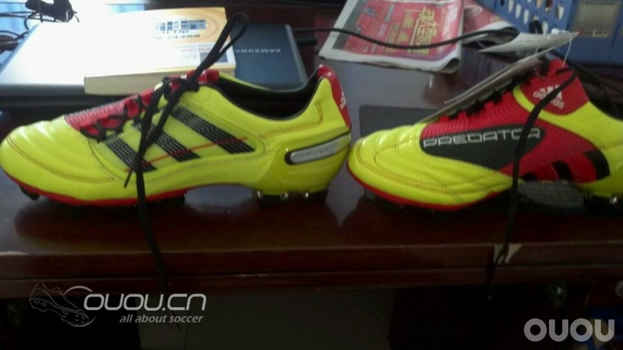 足球鞋适合开车穿吗,足球鞋适合开车穿吗女生