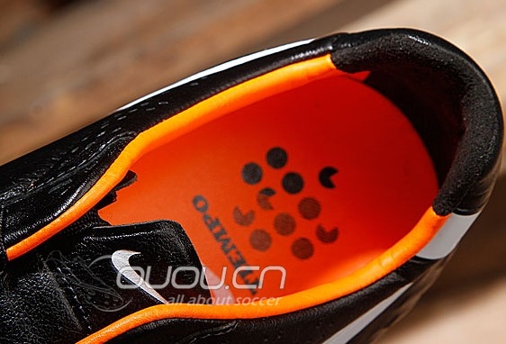 谁能告诉我下 这双鞋是啥型号的啊