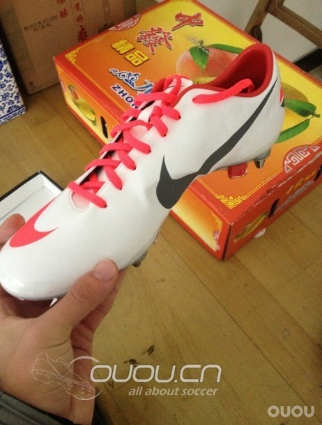 《还记得前段时间的那双ID MV8的效果图么?》   对,她来了。。——-ID MV8 静态赏析