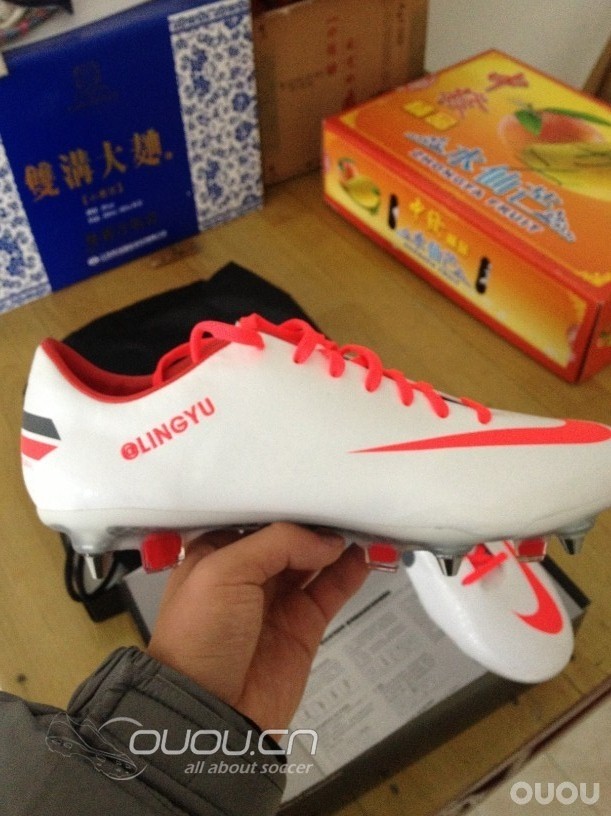 《还记得前段时间的那双ID MV8的效果图么?》   对,她来了。。——-ID MV8 静态赏析