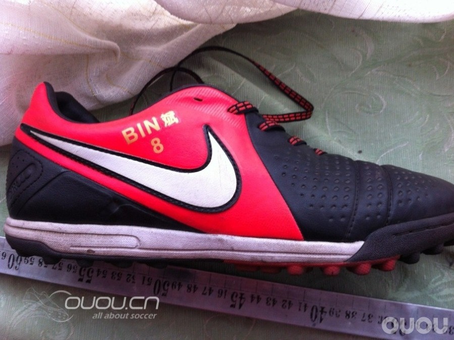 今天的作品,绣一下我的球鞋ID!~