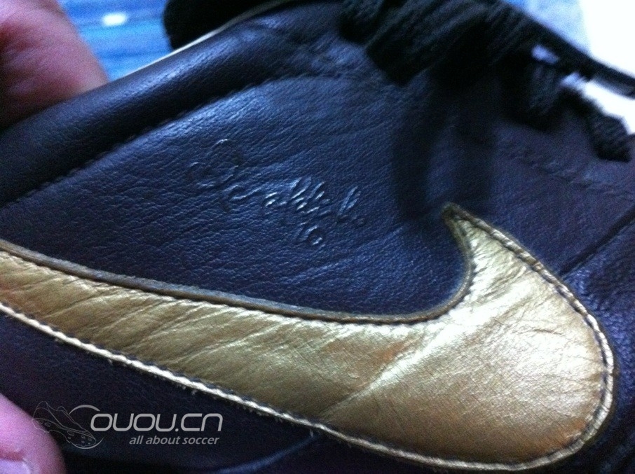 今天回老房子翻出我的第一双HG 10R!