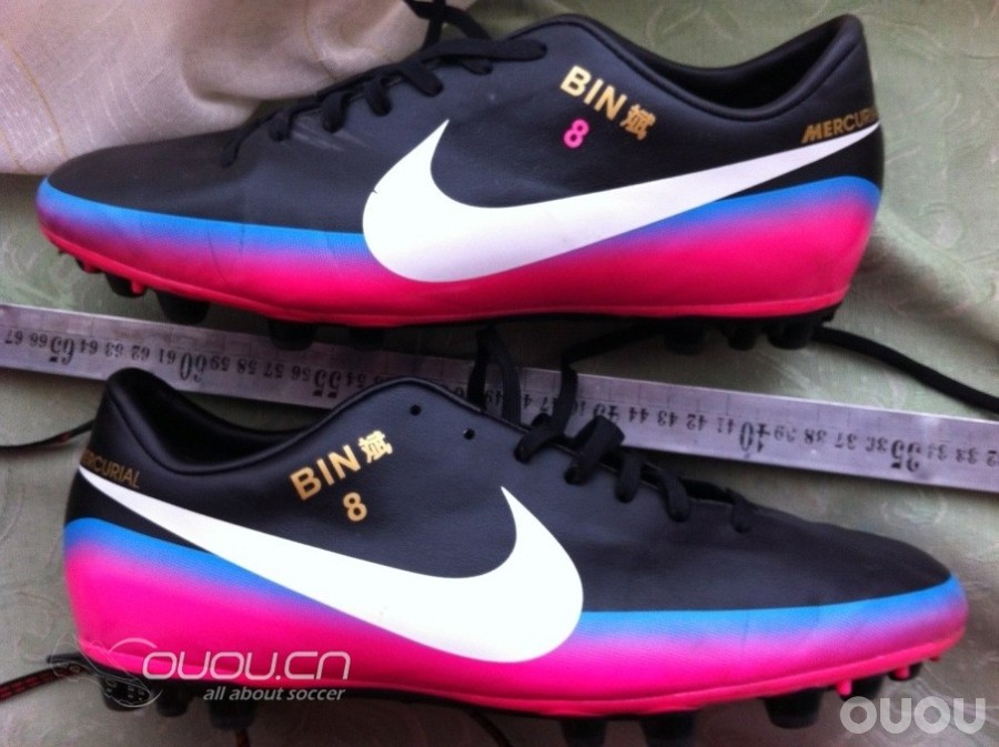 今天的作品,绣一下我的球鞋ID!~