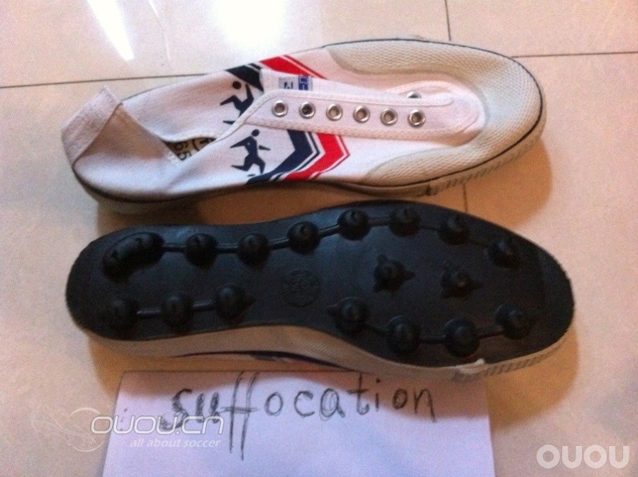 老房子翻出的球鞋~会有多少人以前穿过~