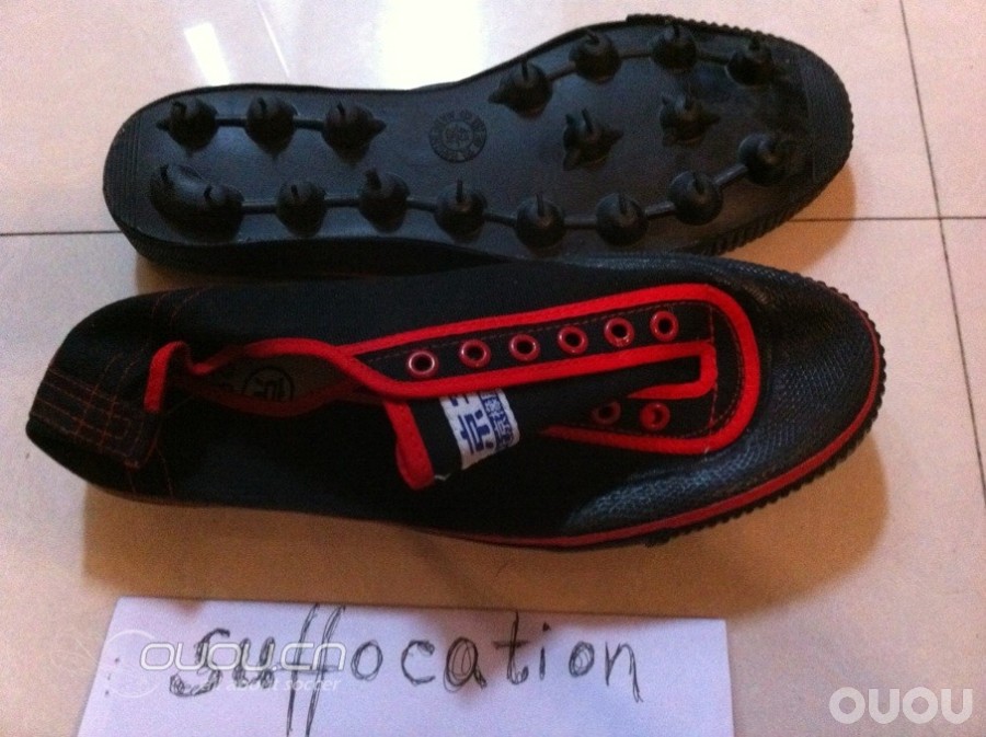 老房子翻出的球鞋~会有多少人以前穿过~