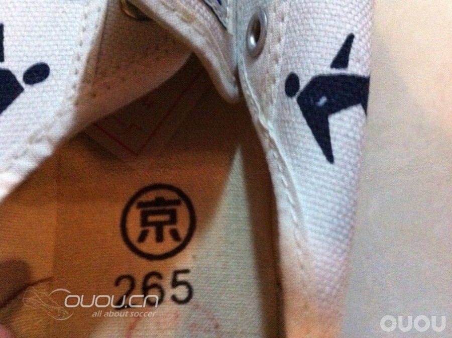 老房子翻出的球鞋~会有多少人以前穿过~