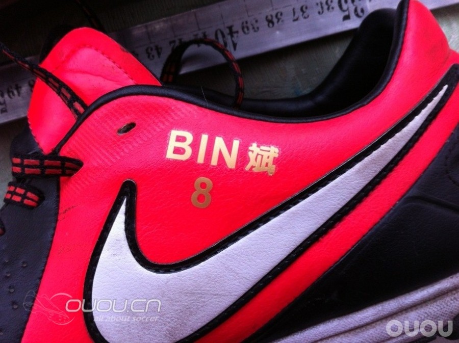 今天的作品,绣一下我的球鞋ID!~