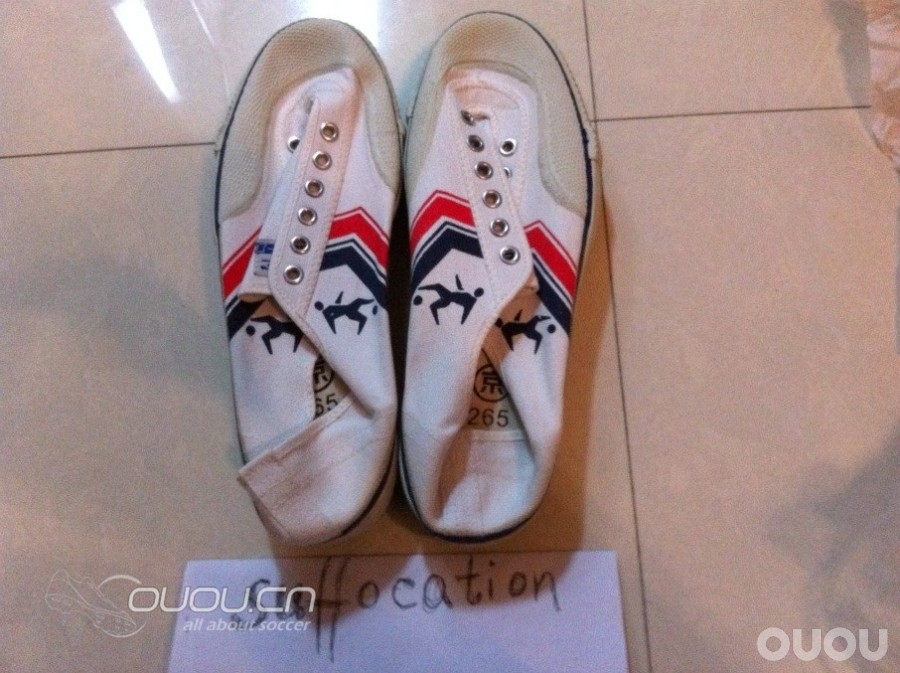 老房子翻出的球鞋~会有多少人以前穿过~