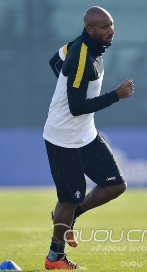 来看看阿内尔卡转会尤文后是不是马上换了赞助商?