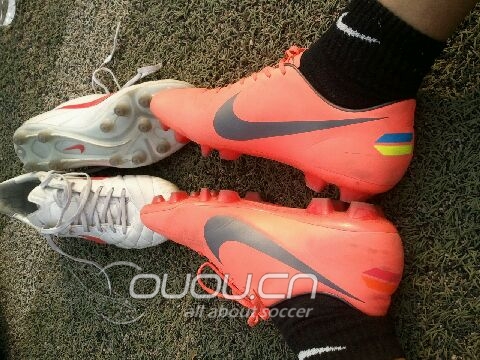 我的两双顶级战靴:刺客8顶级HG,传奇4顶级HG。