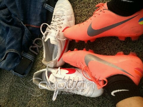 我的两双顶级战靴:刺客8顶级HG,传奇4顶级HG。