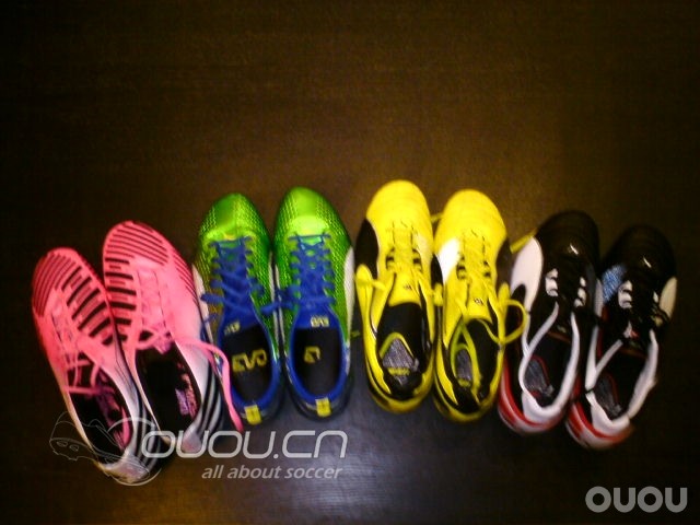 自己的裝備盒子及冬天踢球衣服!!!