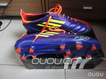 晒晒刚刚从唯品会拿到的鞋子。皮版f50.紫色。