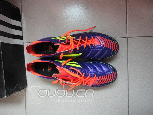 晒晒刚刚从唯品会拿到的鞋子。皮版f50.紫色。