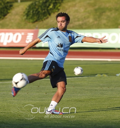 哈维摩擦条之谜。哈维之前穿的猎鹰12是有摩擦条的,之后就……